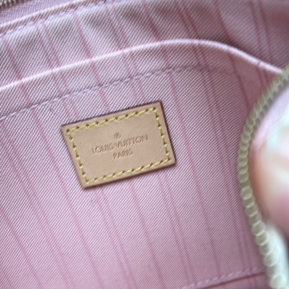 Authentic LV pouchette rose  ballerine interior - Picture 5 of 9
